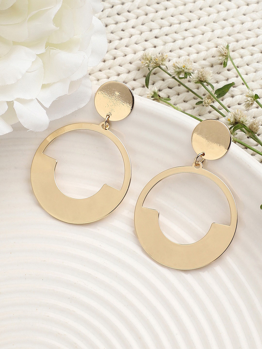 

DressBerry Gold-Plated Alloy Contemporary Drop Earrings