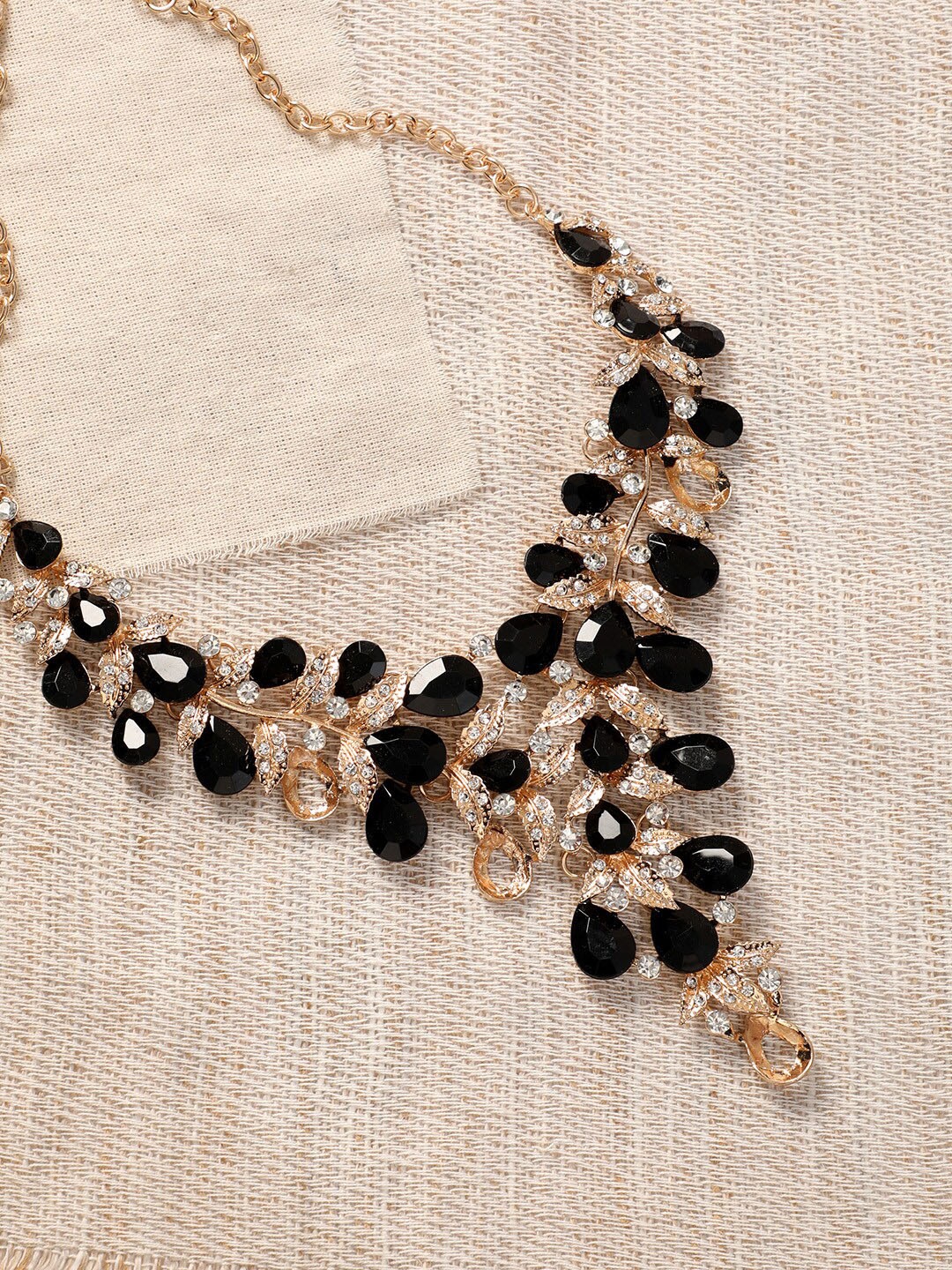 

DressBerry Gold-Toned Gold-Plated Stone-Studded Jewellery Set