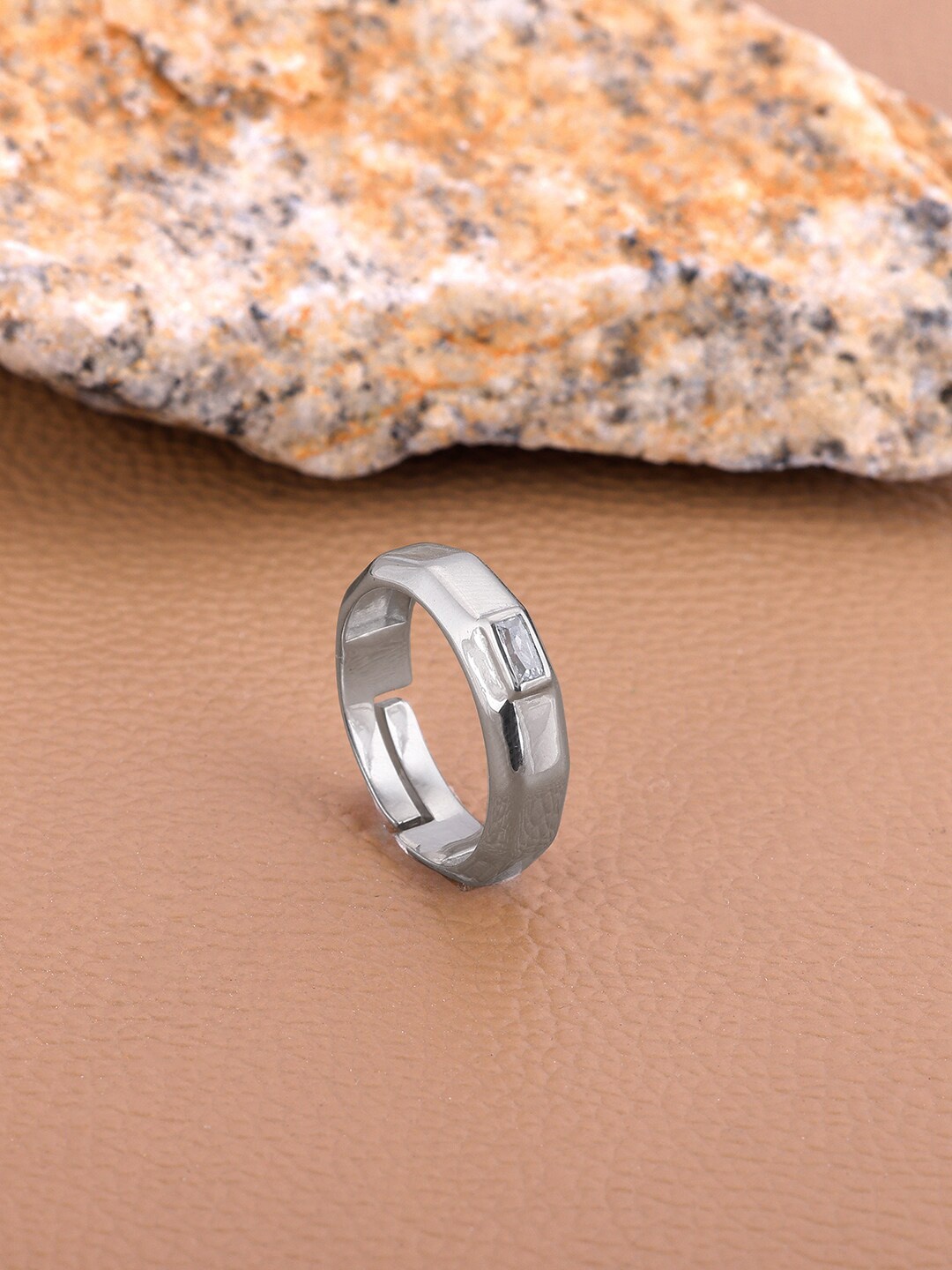 

GIVA Men 92.5 Sterling Silver Rhodium-Plated Artificial-Stones Studded Band Finger Ring