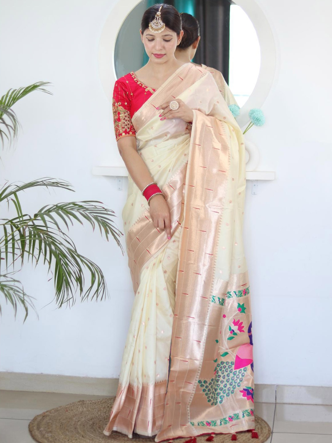 

Spetila Woven Design Zari Pure Silk Paithani Saree, Cream