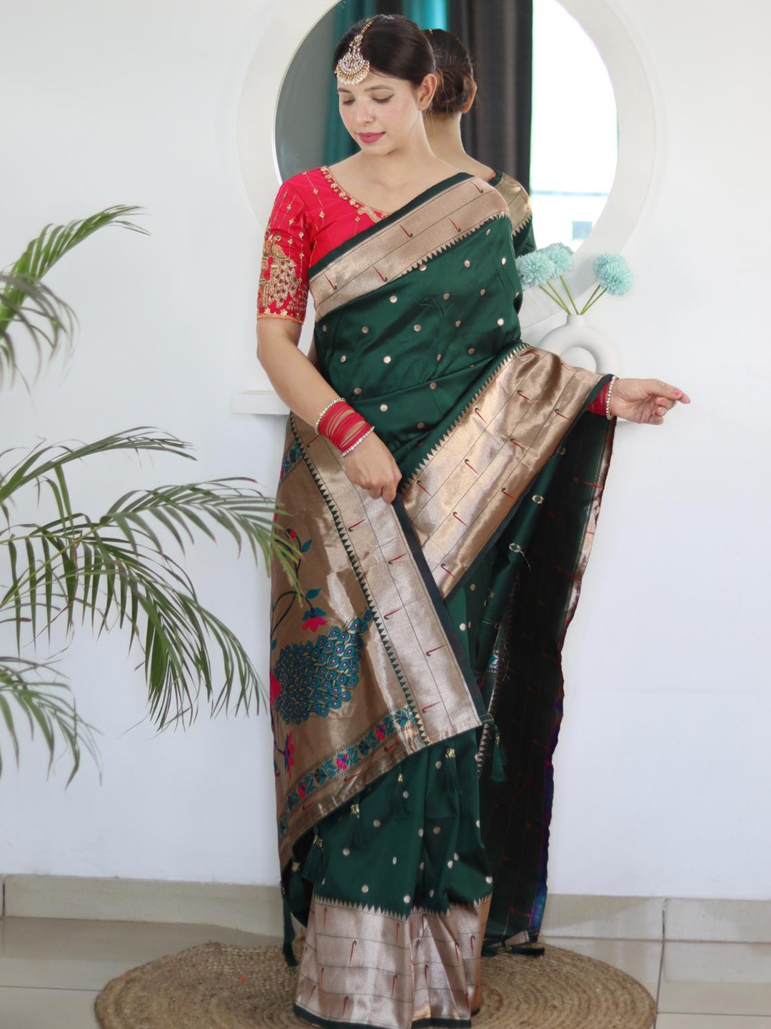 

Spetila Polka Dot Woven Design Zari Pure Silk Banarasi Saree, Green