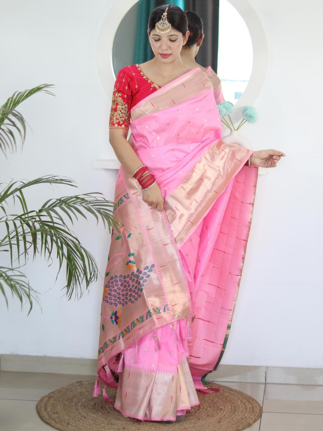 

Spetila Woven Design Zari Pure Silk Paithani Saree, Pink