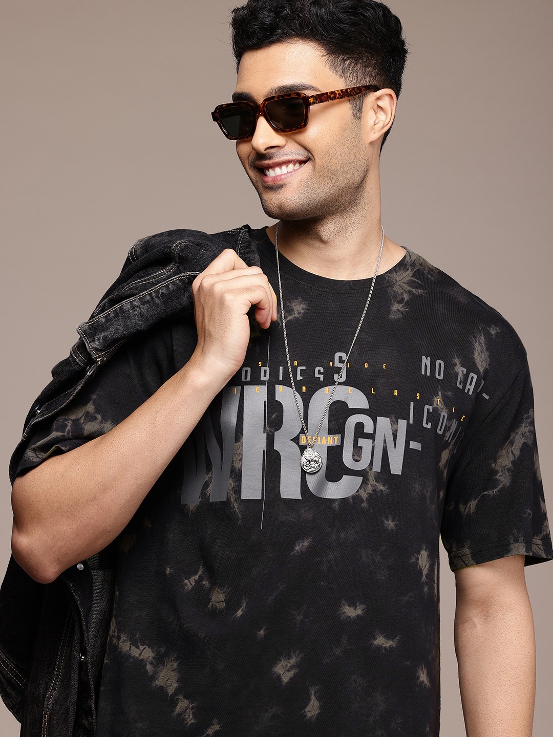 

WROGN Typography Printed Drop-Shoulder Sleeves Pure Cotton Oversized T-shirt, Black
