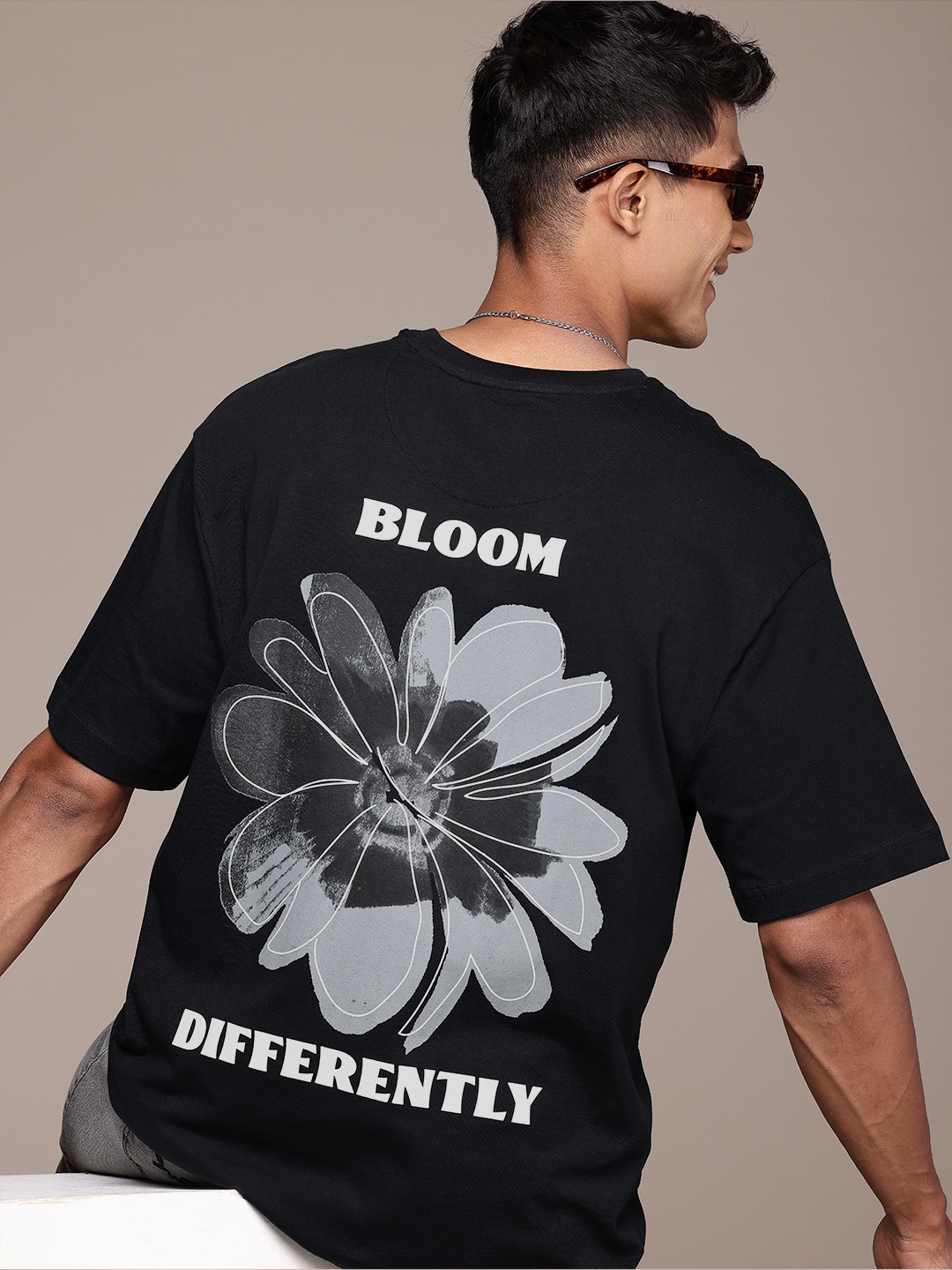 

WROGN Pure Cotton Floral Printed Drop-Shoulder Sleeves Oversized T-shirt, Black