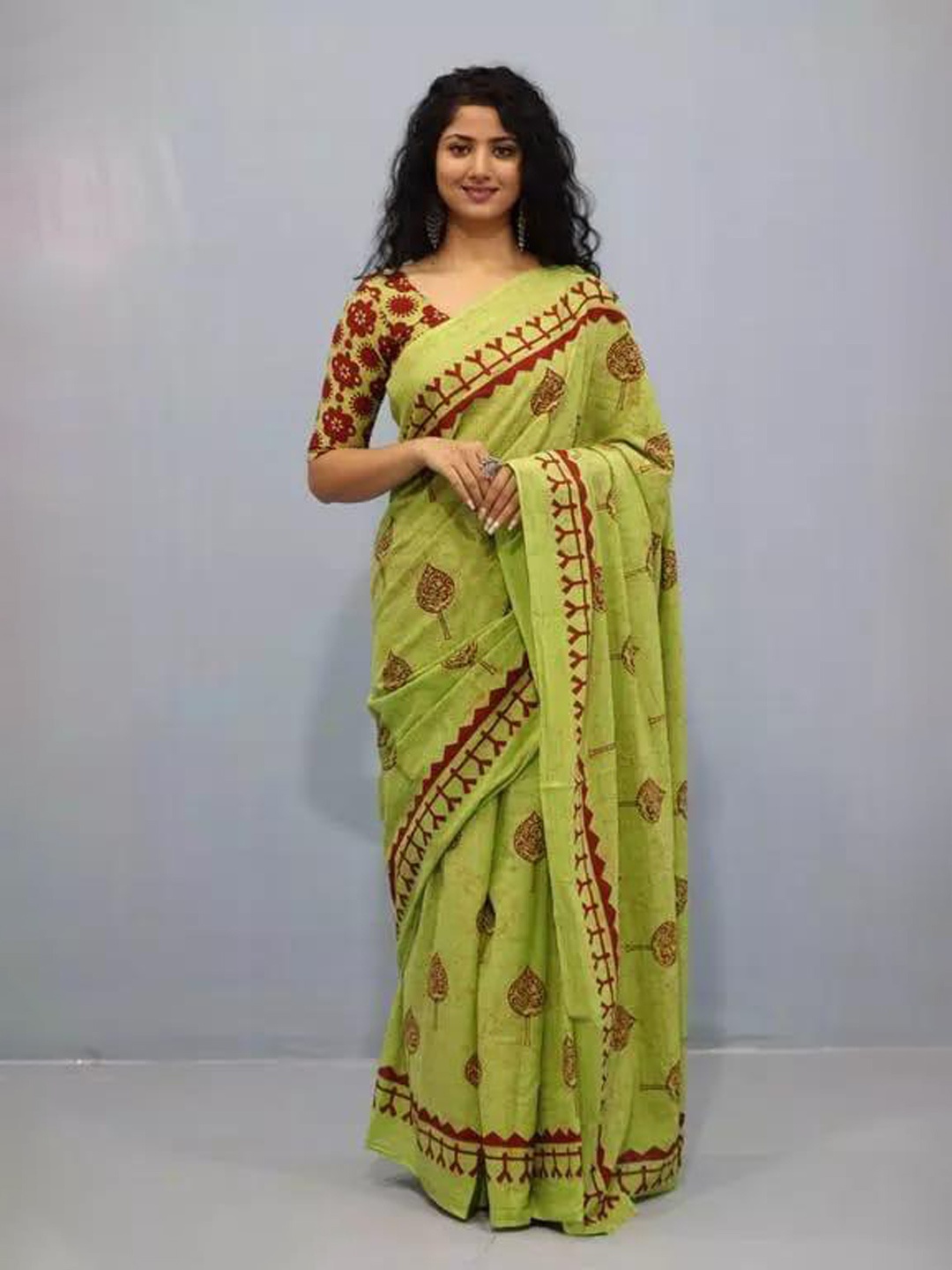 

clothonus Ethnic Motifs Printed Pure Cotton Block Print Saree, Green