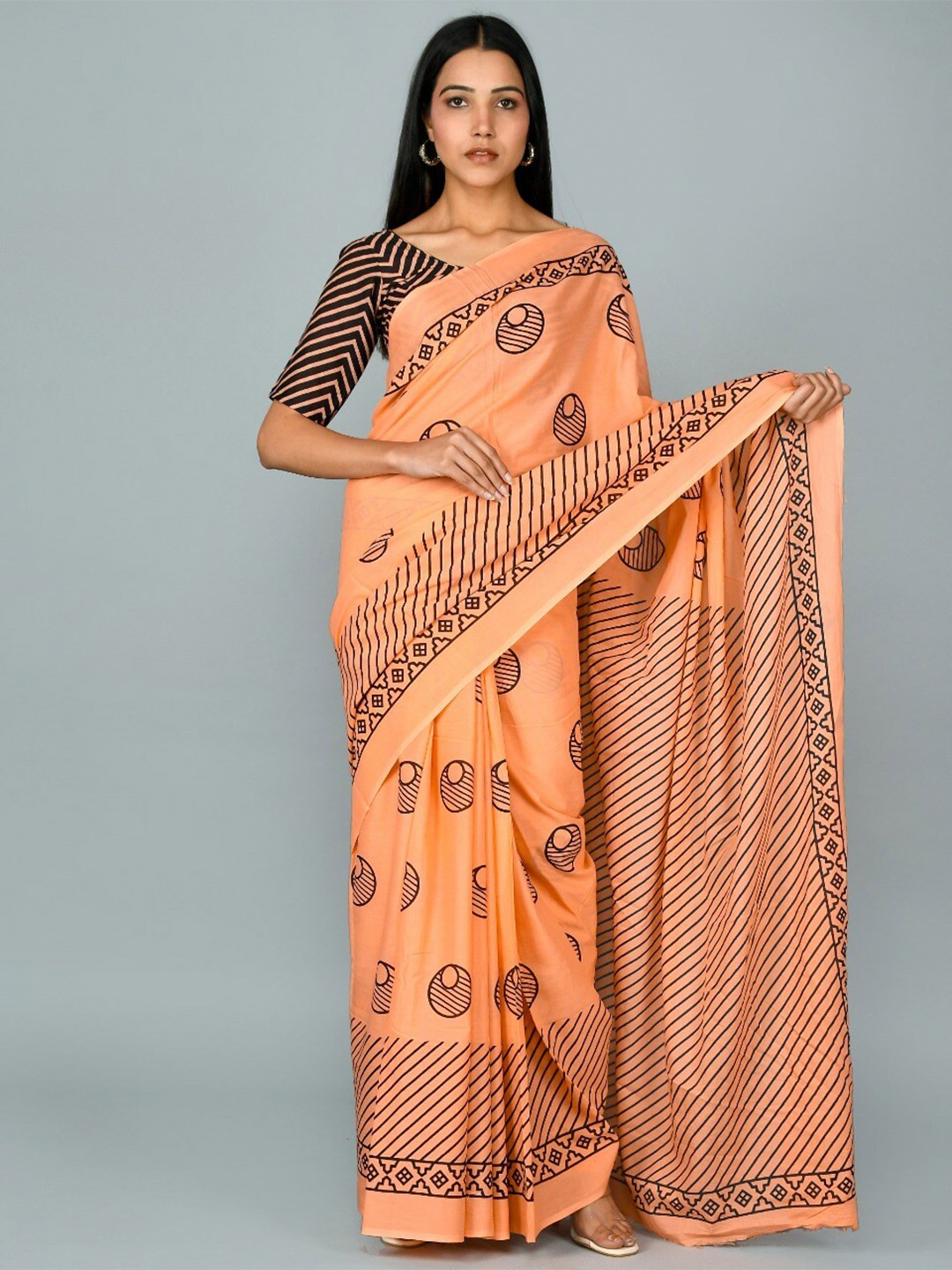 

clothonus Geometric Printed Pure Cotton Block Print Saree, Peach