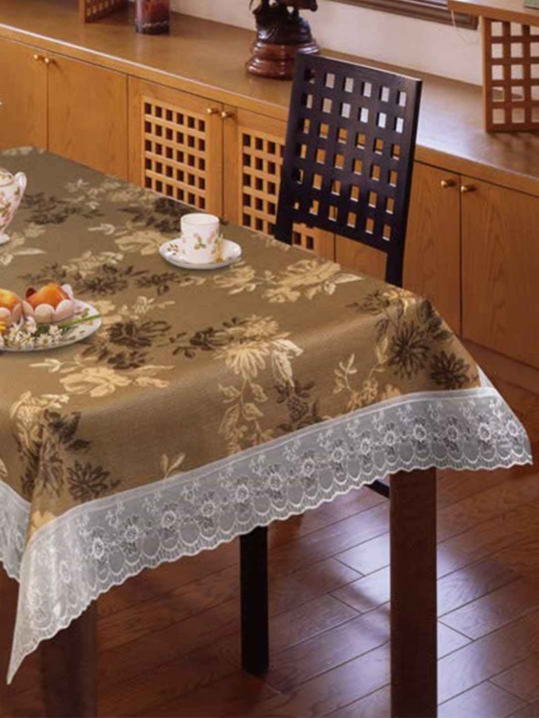 

Freelance Brown & White Floral 1.37 m X 1.98 m Rectangle Table Cover