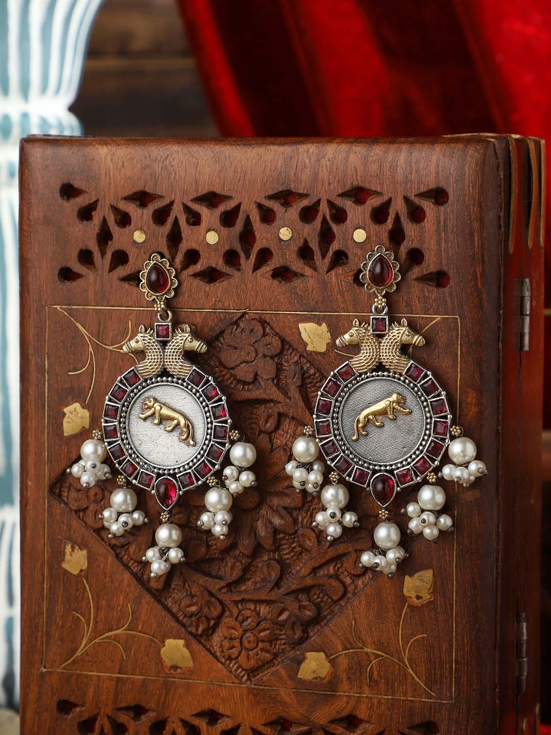 

PATOLA BY VJ 92.5 Silver-Plated Contemporary Chandbalis