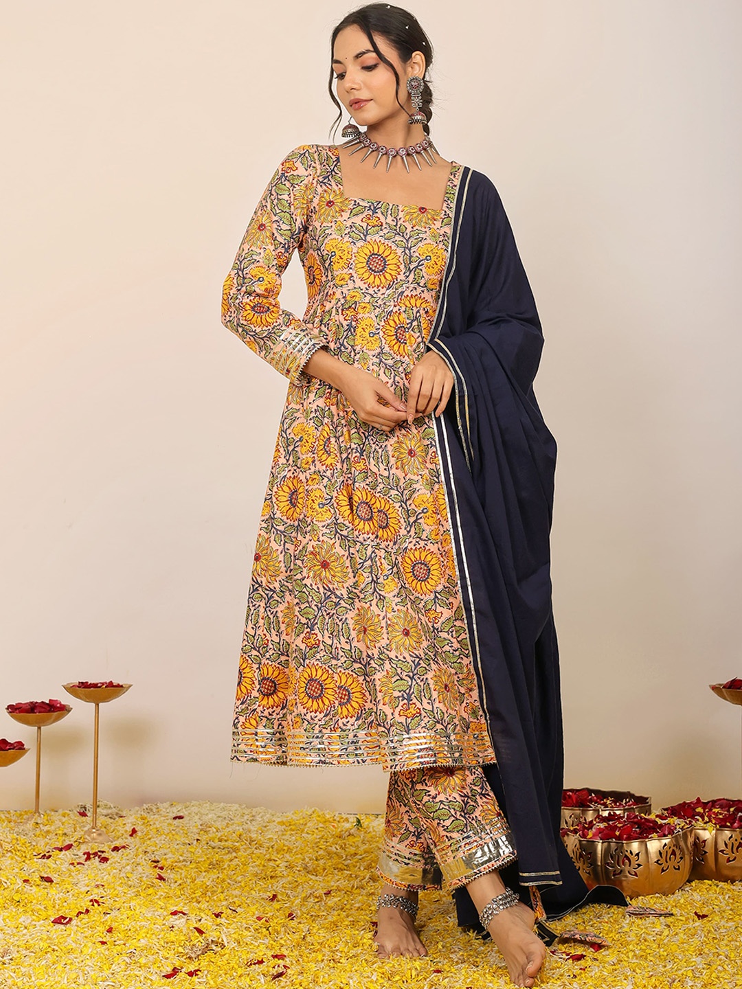 

KAORI BY SHREYA AGARWAL Floral Printed Square Neck Long Sleeves Cotton Kurta Set, Yellow