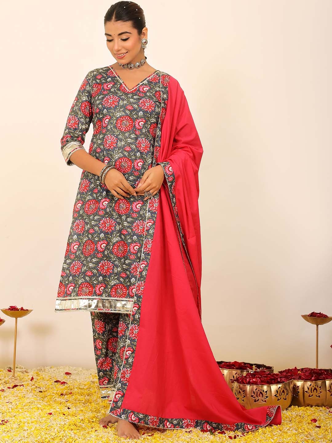 

KAORI BY SHREYA AGARWAL Floral Printed Regular Gotta Patti Kurta with Trousers & Dupatta, Grey