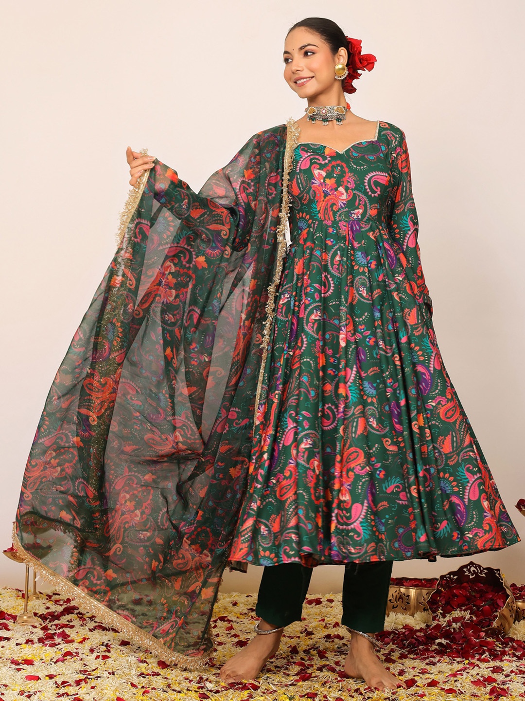 

KAORI BY SHREYA AGARWAL Floral Printed Sweetheart Neck Long Sleeves Linen Kurta Set, Green