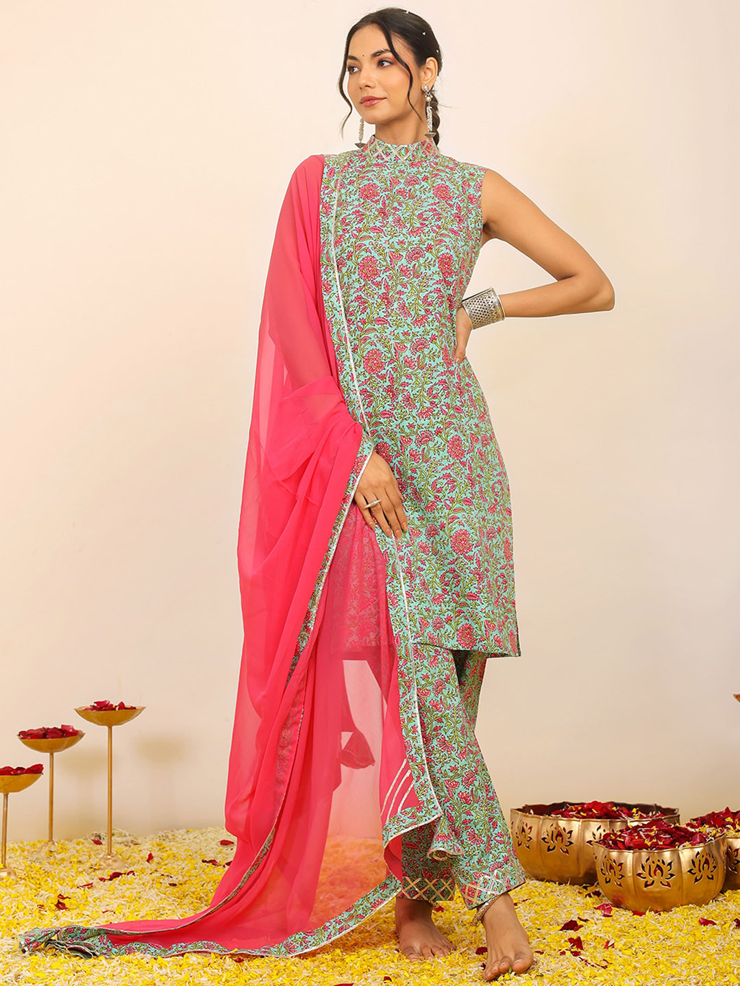 

KAORI BY SHREYA AGARWAL Floral Printed Round Neck Sleeveless Cotton Kurta Set, Green