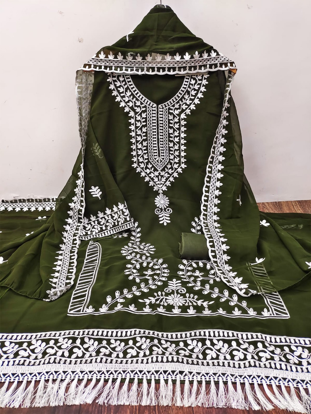 

ZEEPKART Floral Embroidered Unstitched Dress Material, Green