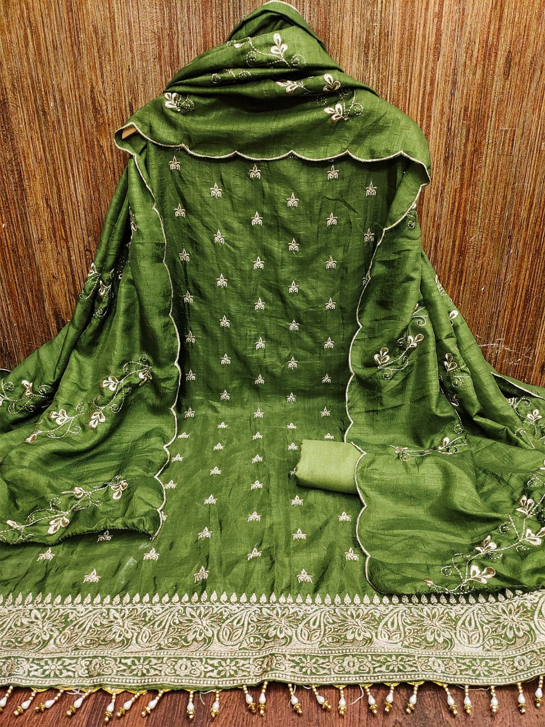 

ZEEPKART Ethnic Motifs Embroidered Unstitched Dress Material, Green