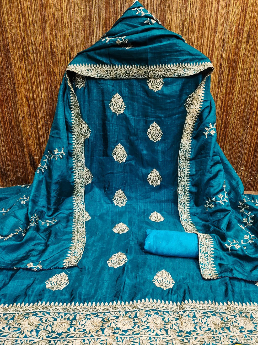 

ZEEPKART Floral Embroidered Unstitched Dress Material, Blue