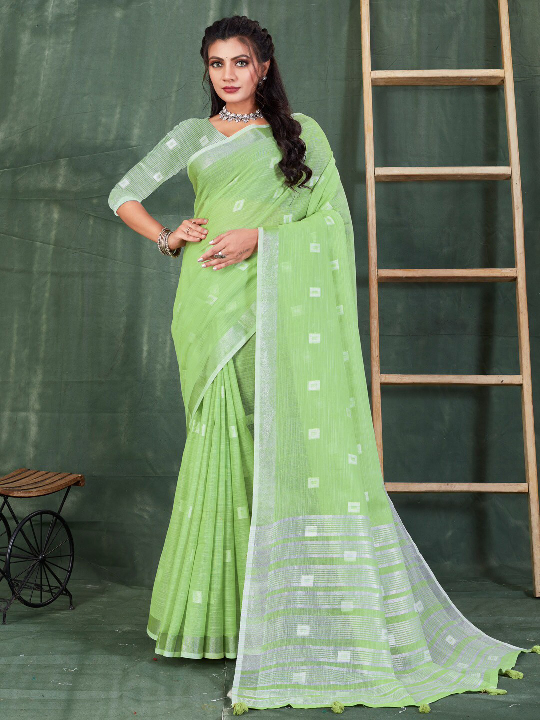 

Ishin Geometric Woven Design Zari Saree, Green