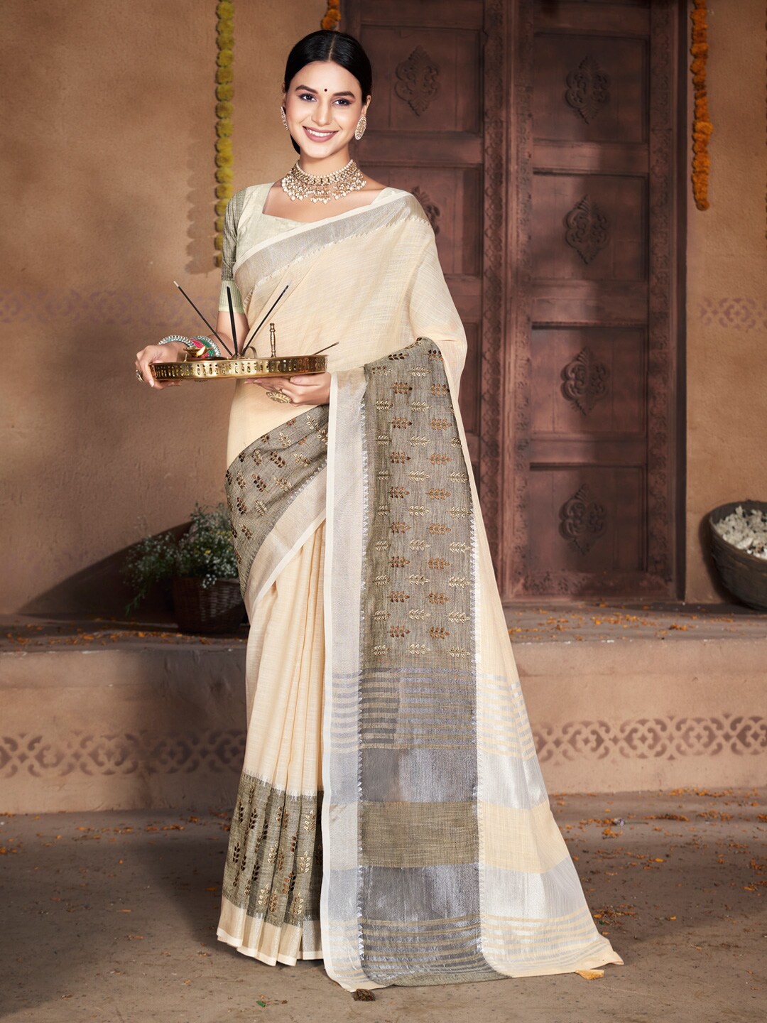 

Ishin Embroidered Zari Saree, Cream