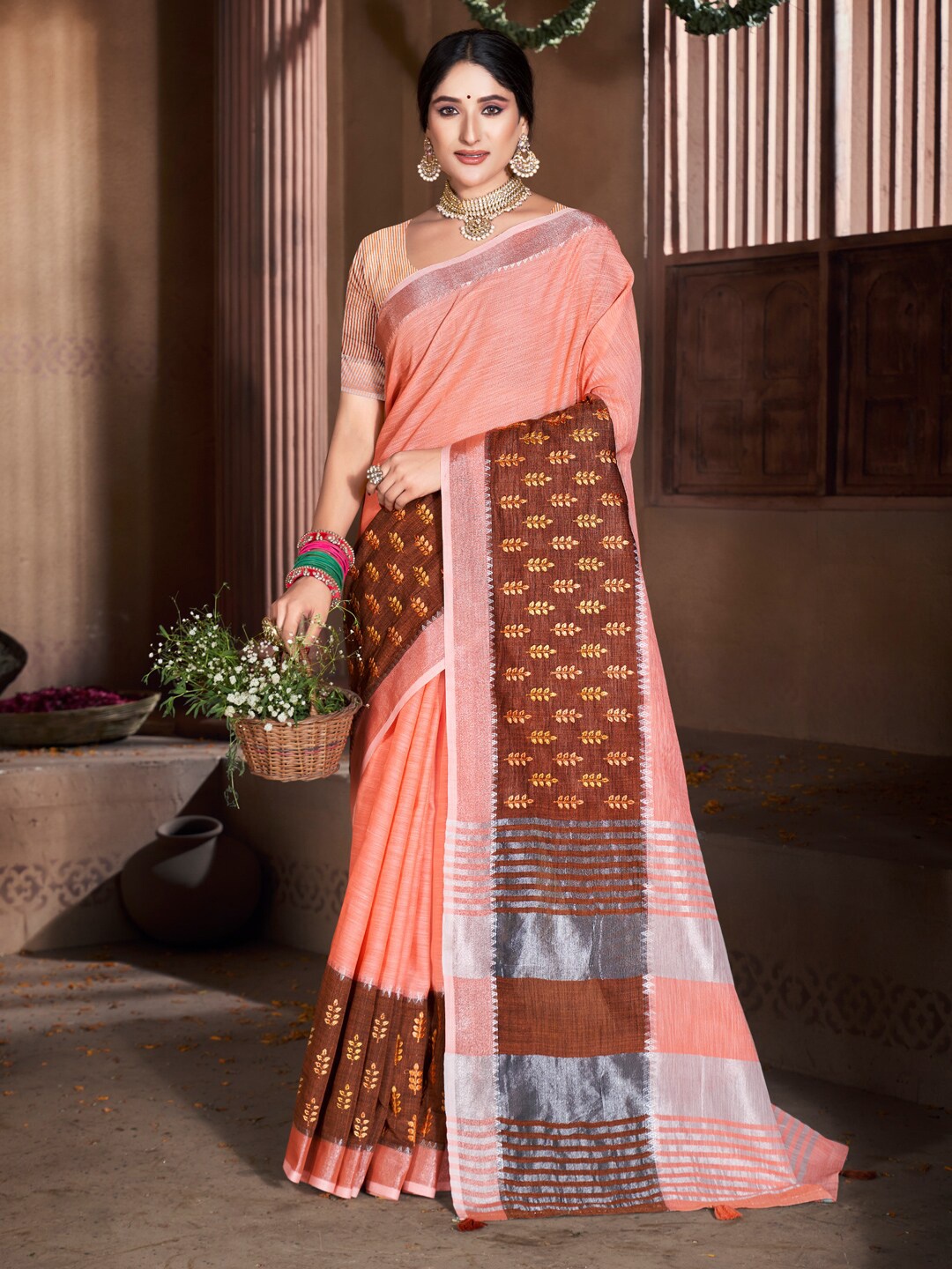 

Ishin Floral Woven Design Zari Saree, Peach