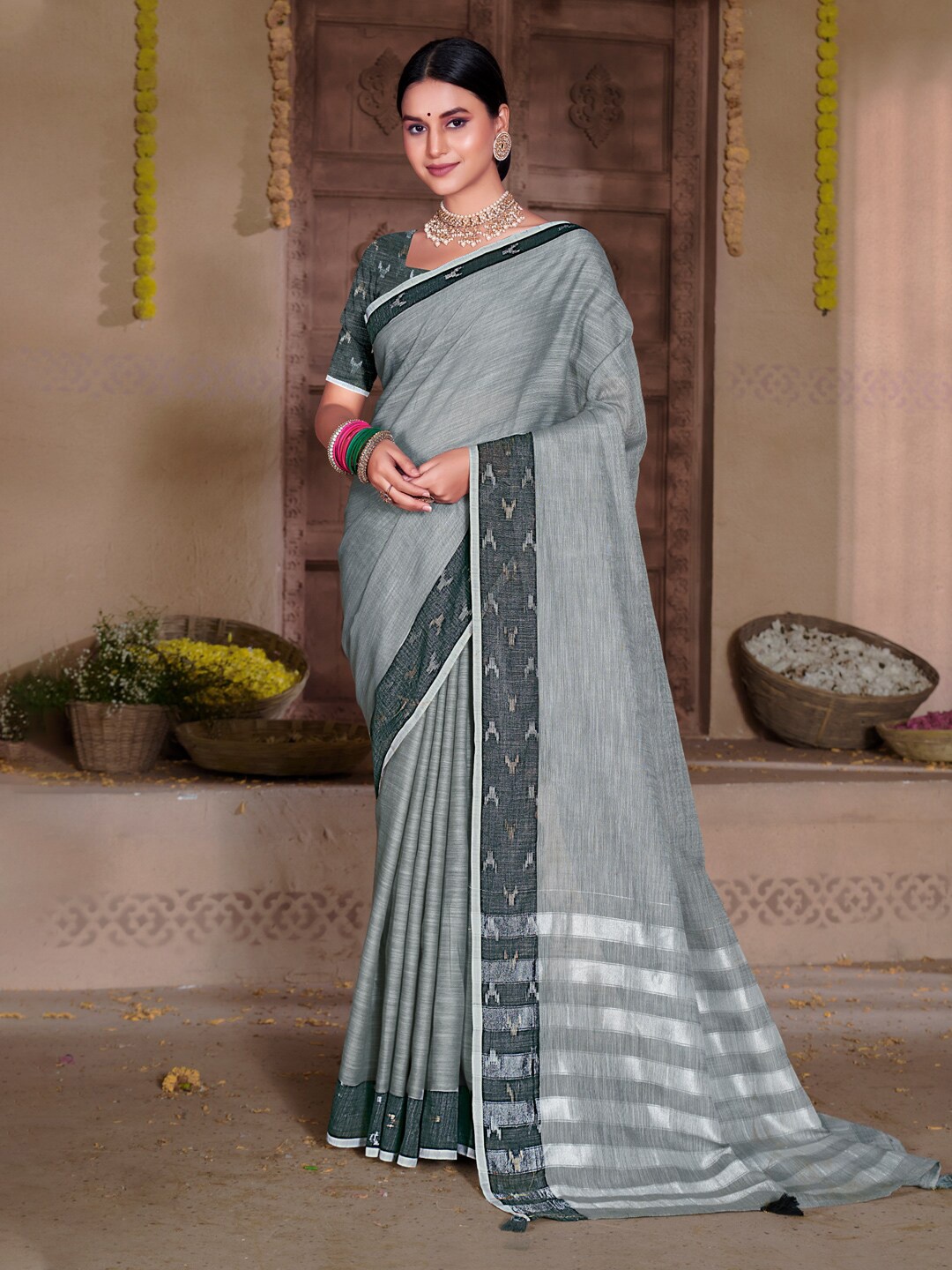 

Ishin Woven Design Border Saree, Grey