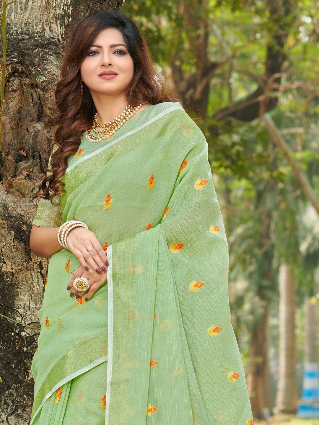 

Ishin Ethnic Motifs Woven Design Zari Saree, Green