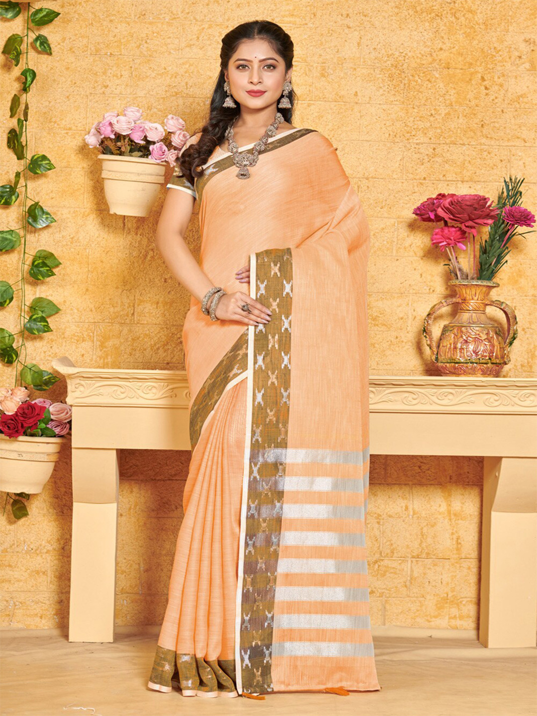 

Ishin Woven Design Zari Saree, Peach