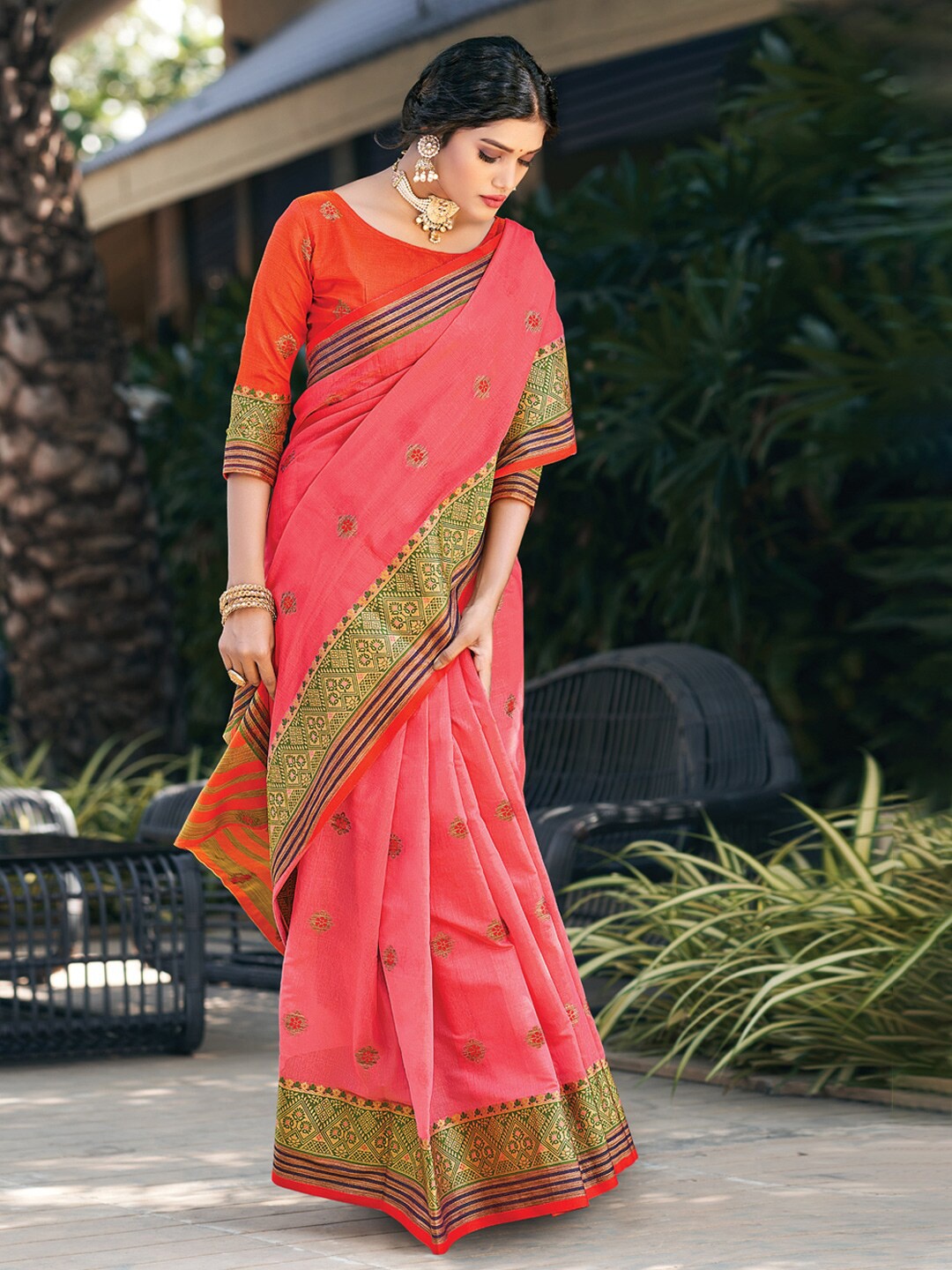 

Ishin Floral Woven Design Zari Saree, Pink