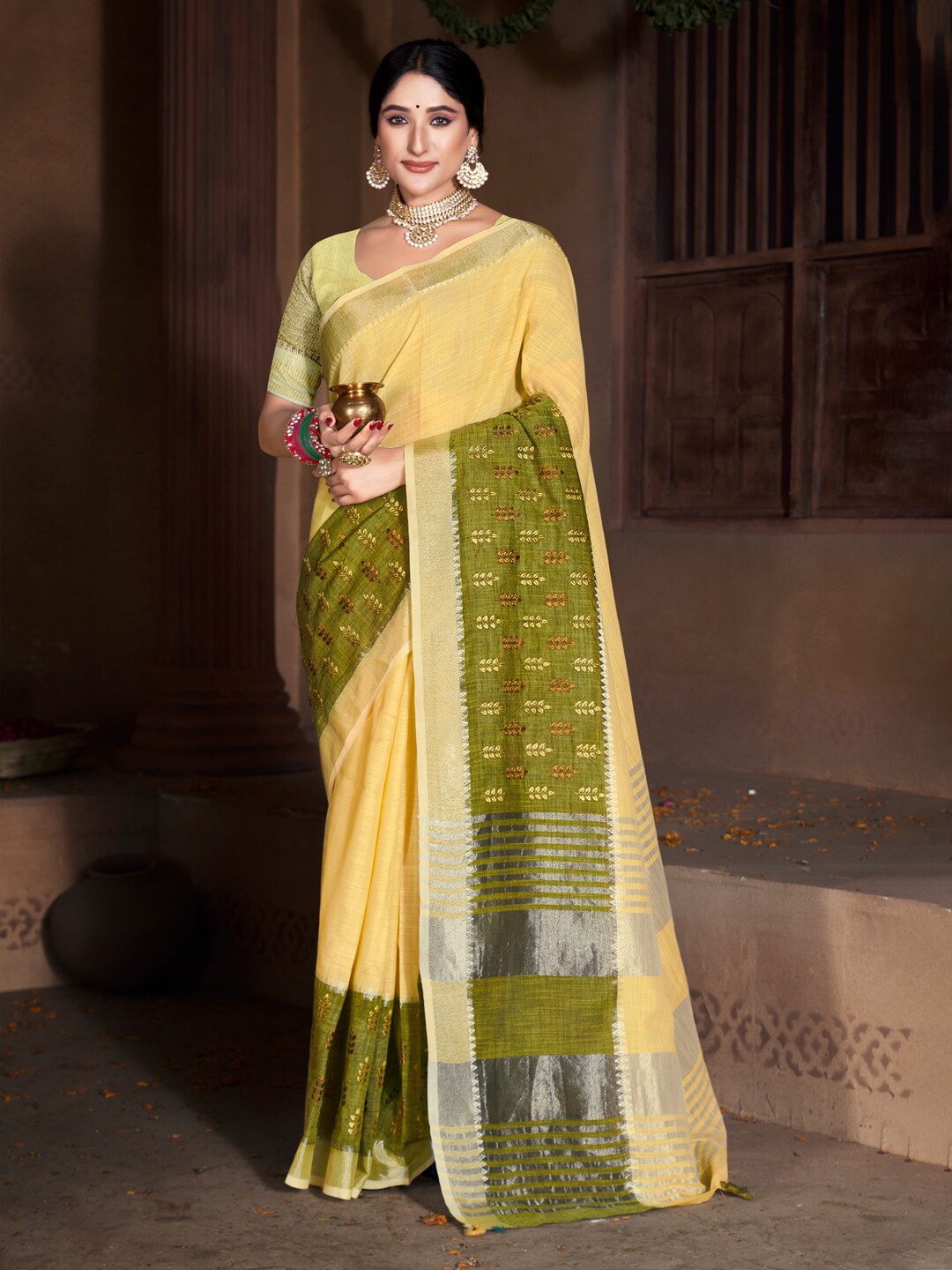 

Ishin Floral Woven Design Zari Saree, Yellow