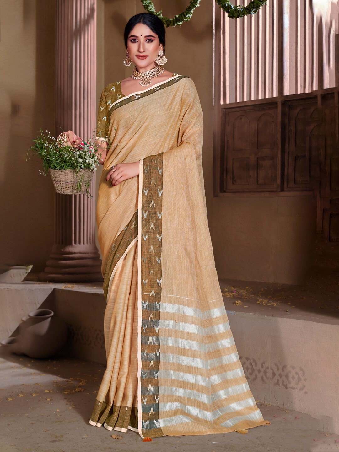 

Ishin Woven Design Zari Saree, Cream