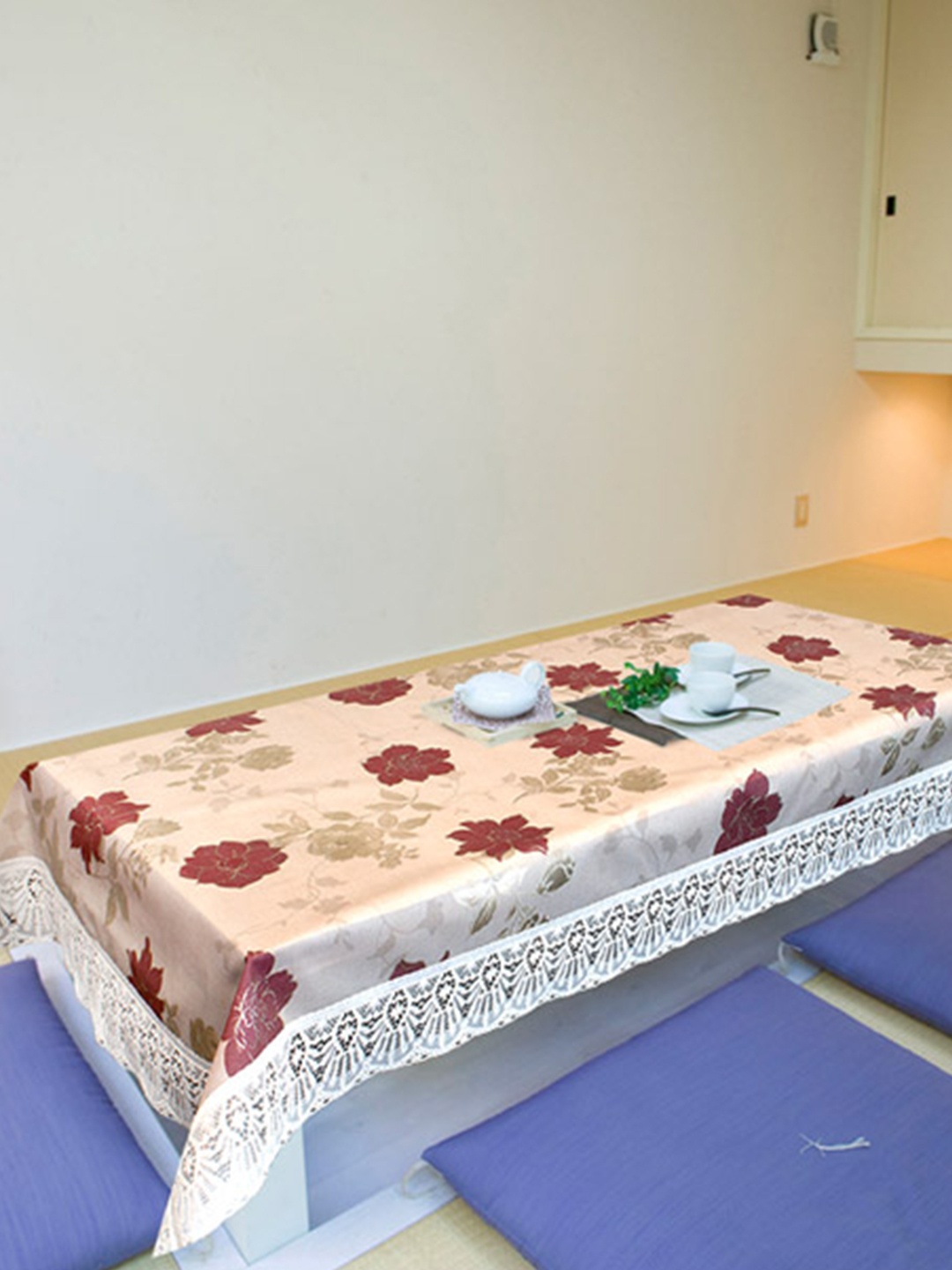 

Freelance Red Floral Printed Waterproof Crack Resistant 6-Seater Table Cover