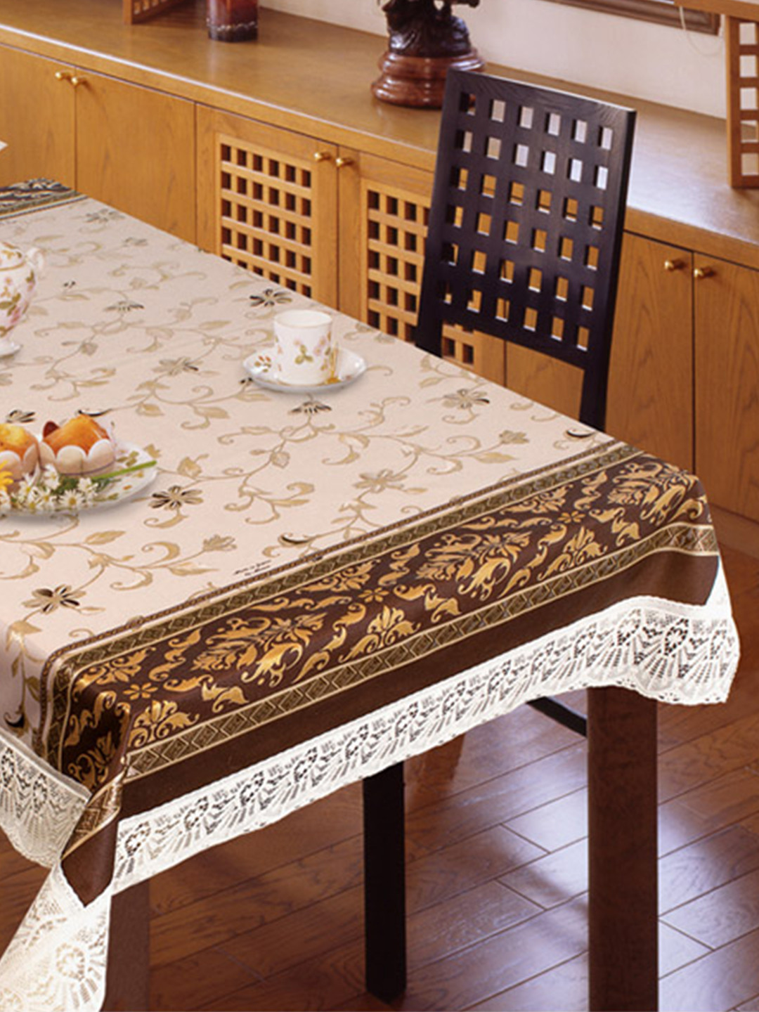 

Freelance Brown Floral Waterproof Crack Resistant 2-Seater Table Cover
