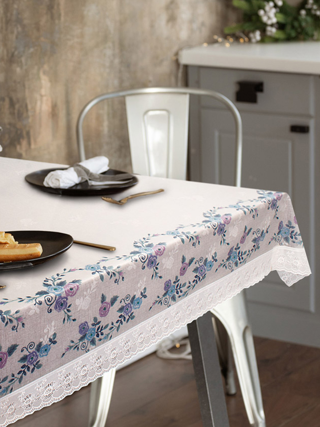 

Freelance Blue Floral Printed Waterproof 6-Seater Table Cover