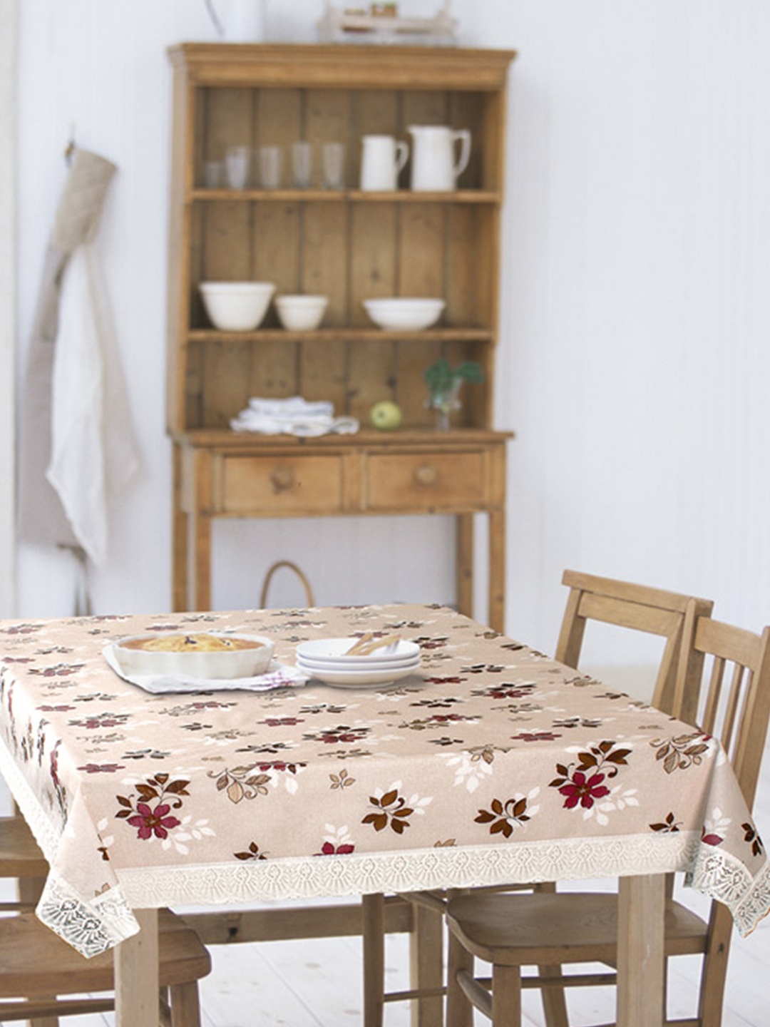 

Freelance Beige & Red Floral Printed Rectangular Waterproof 2-Seater Table Cover