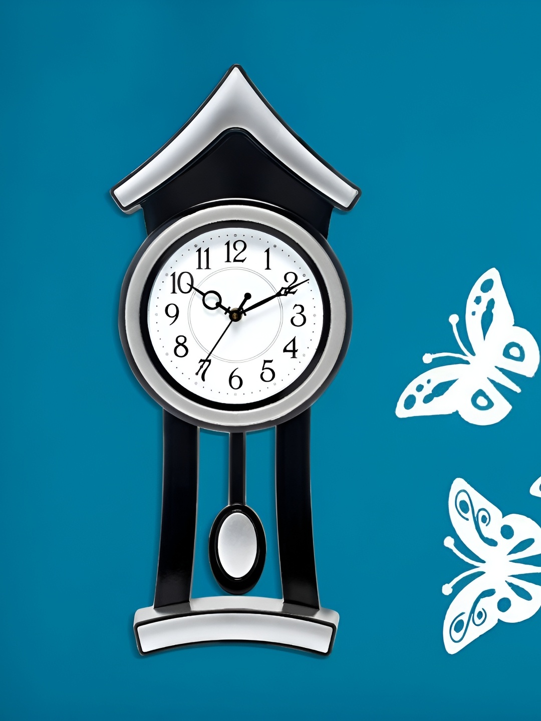 

Attractionz Silver Toned & Black Vintage Round Shaped Wall Clock