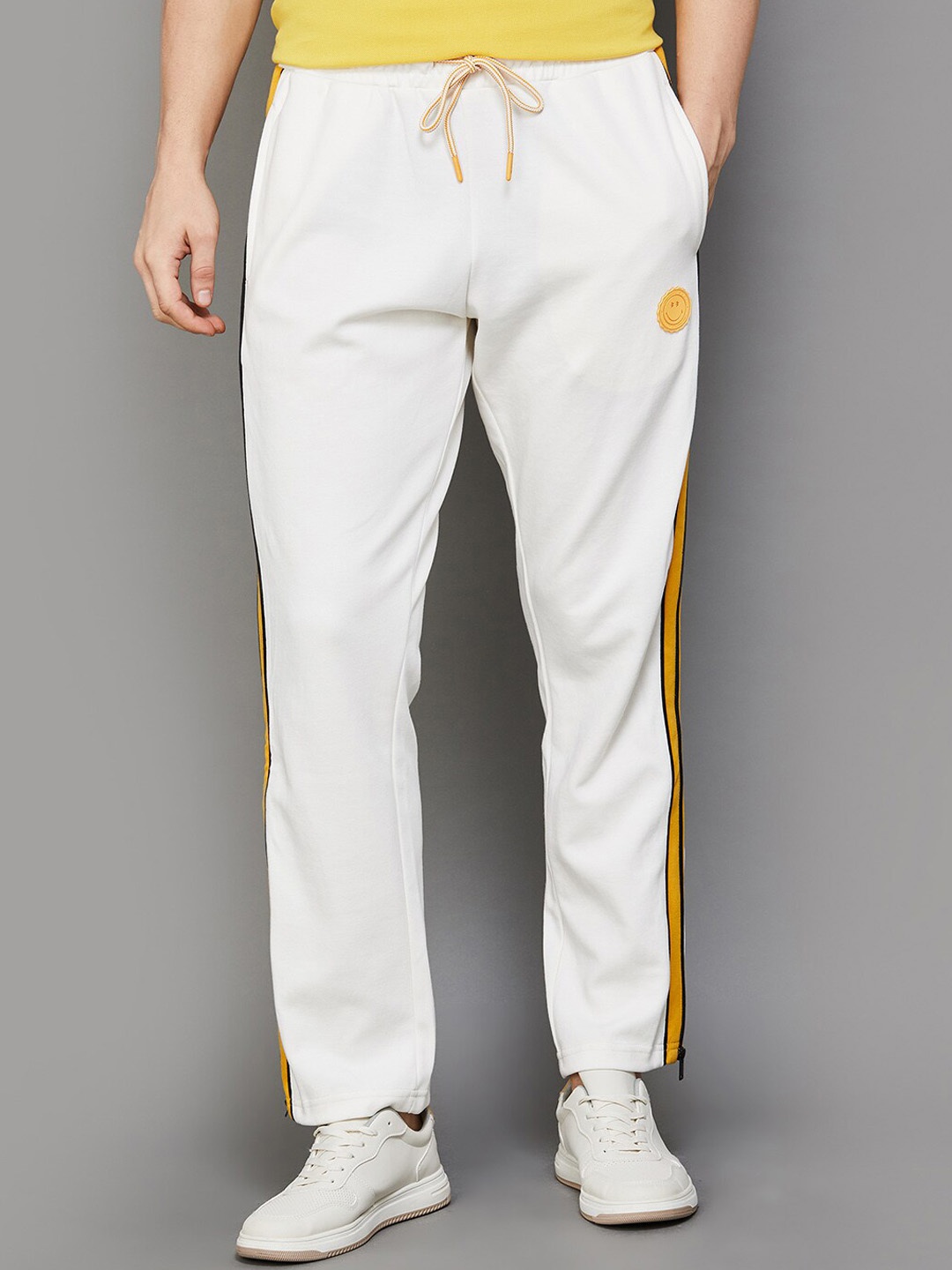 

SmileyWorld Men Mid-Rise Sports Track Pant, Off white