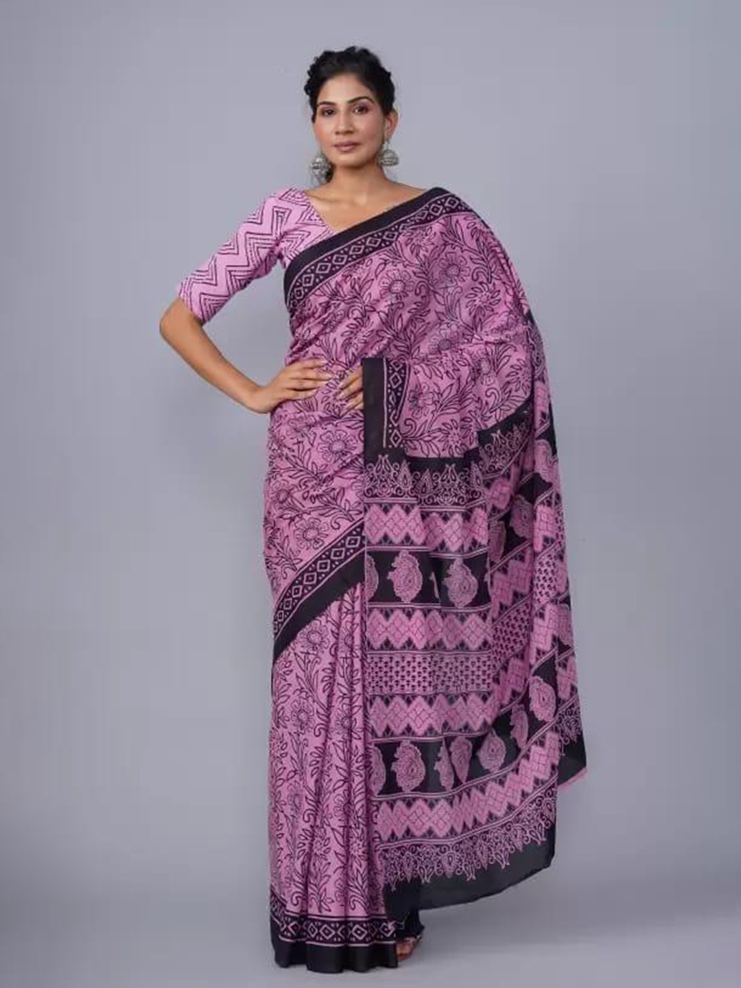 

KIAARON Floral Block Print Saree, Purple