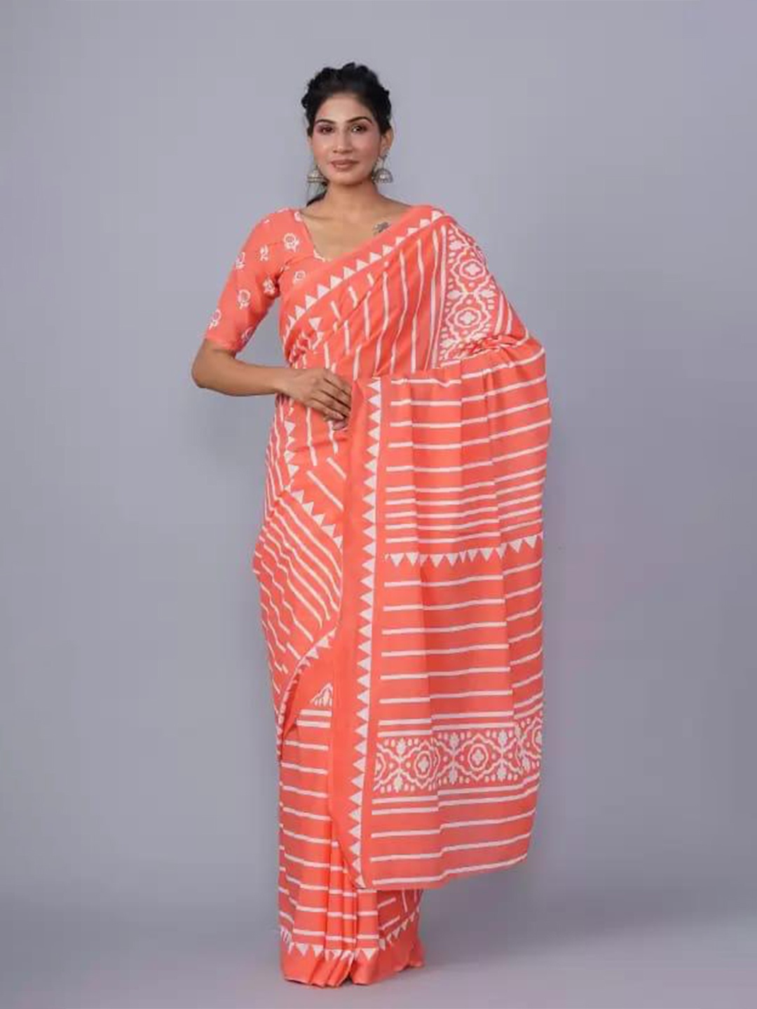 

KIAARON Geometric Printed Block Print Saree, Orange