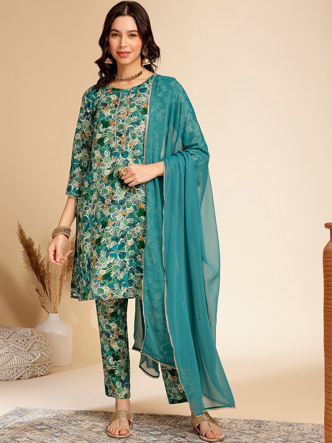 

Anouk Floral Printed Round Neck Regular Kurta with Trousers & Dupatta, Sea green