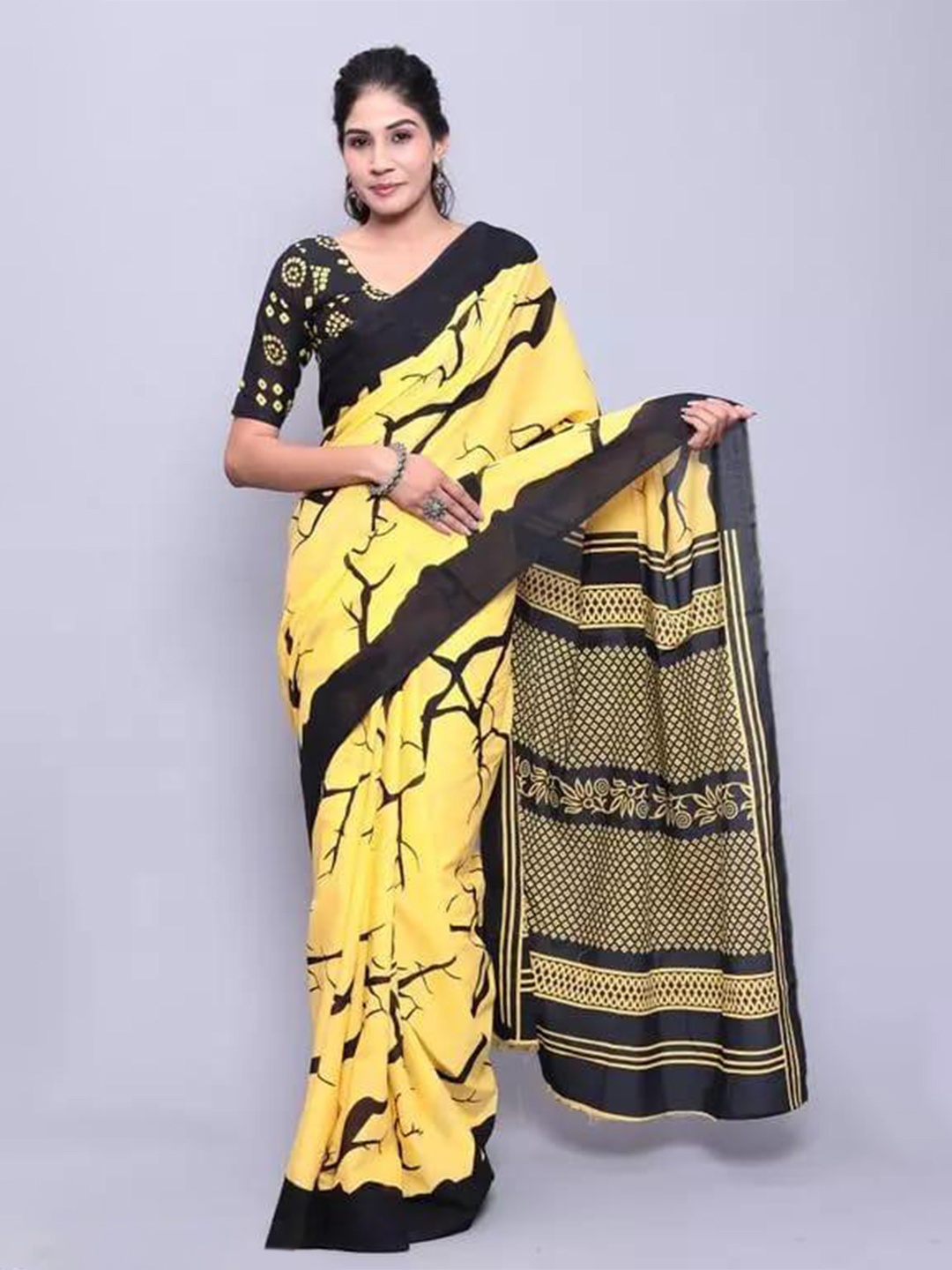

KIAARON Tie and Dye Block Print Saree, Yellow