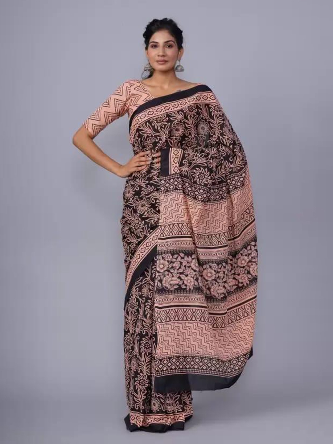 

KIAARON Floral Printed Pure Cotton Block Print Saree, Black