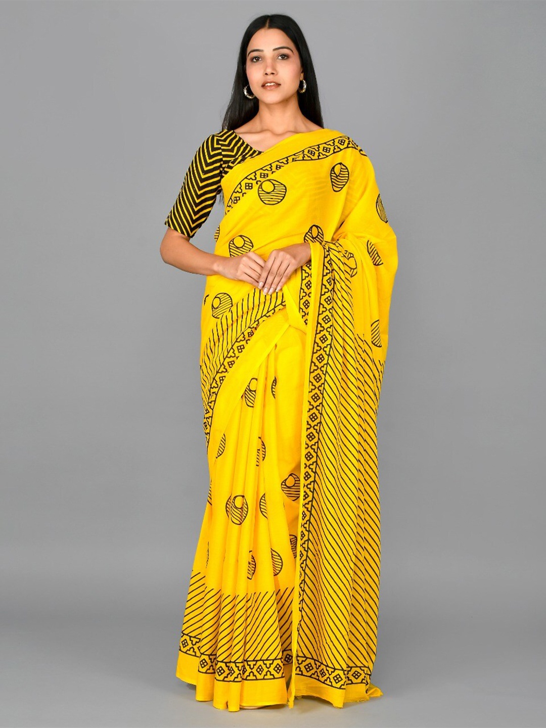 

KIAARON Geometric Printed Block Print Saree, Yellow