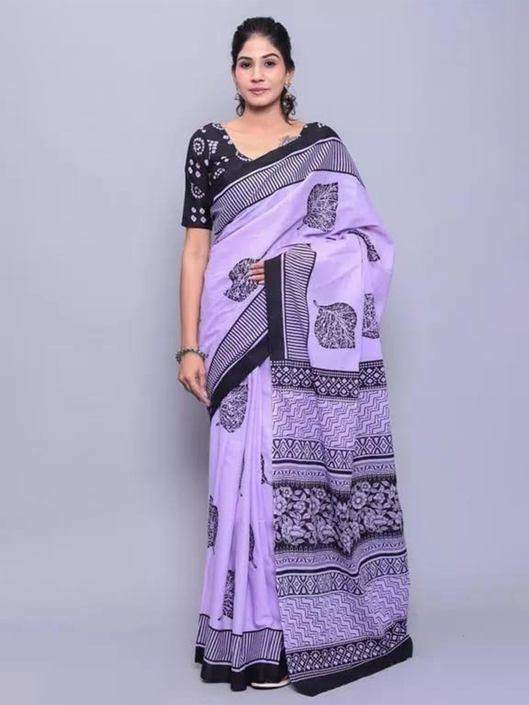 

KIAARON Floral Block Print Saree, Purple