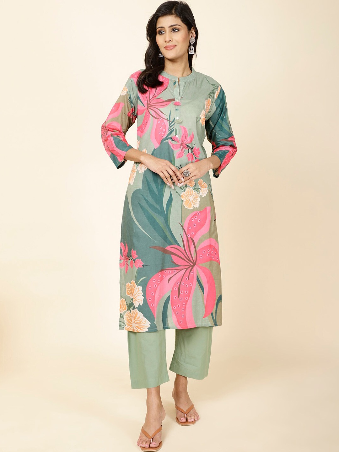 

Meena Bazaar Floral Printed Mandarin Collar Three-Quarter Sleeves Cotton Kurta Set, Green