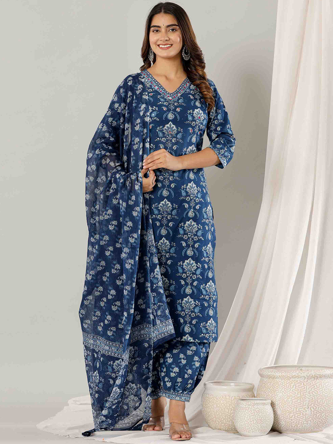 

Meena Bazaar Ethnic Motifs Printed V-Neck Three-Quarter Sleeves Cotton Kurta Set, Navy blue