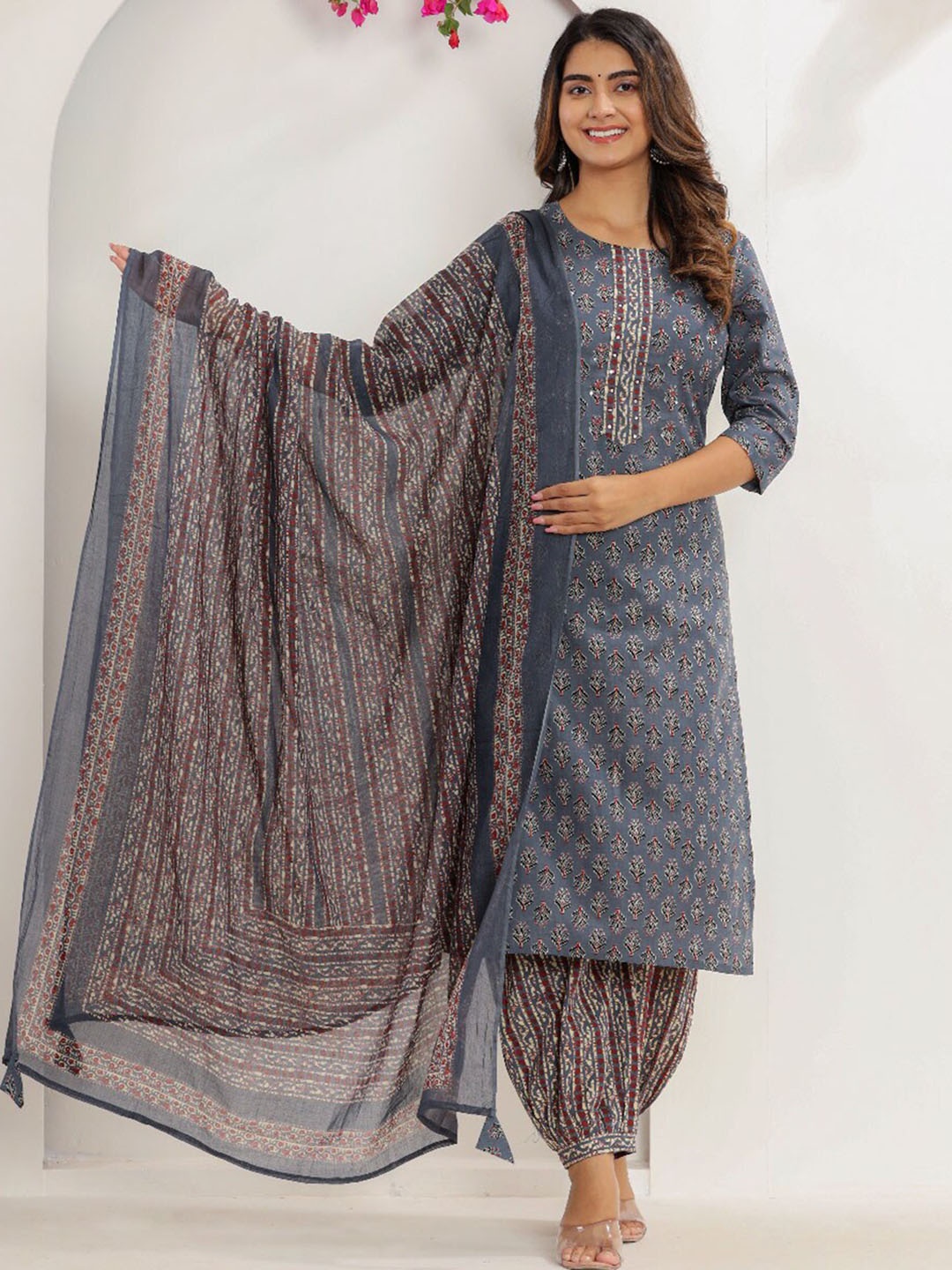 

Meena Bazaar Floral Printed Round Neck Three-Quarter Sleeves Cotton Kurta Set, Grey