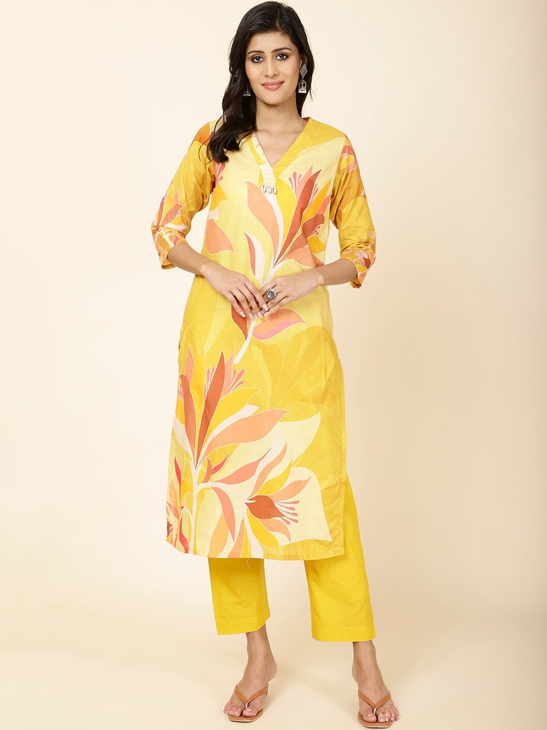 

Meena Bazaar Floral Printed Straight Kurta with Trousers, Yellow