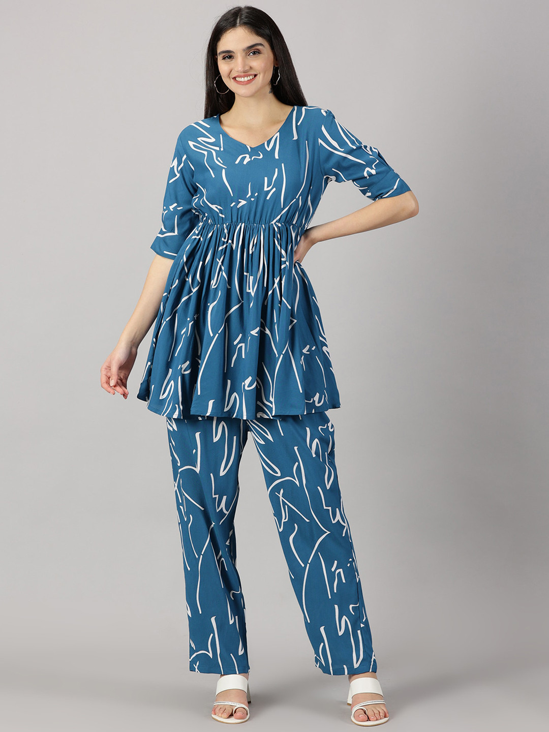 

PURSHOTTAM WALA V-Neck Printed Top With Trousers Co-Ords, Turquoise blue