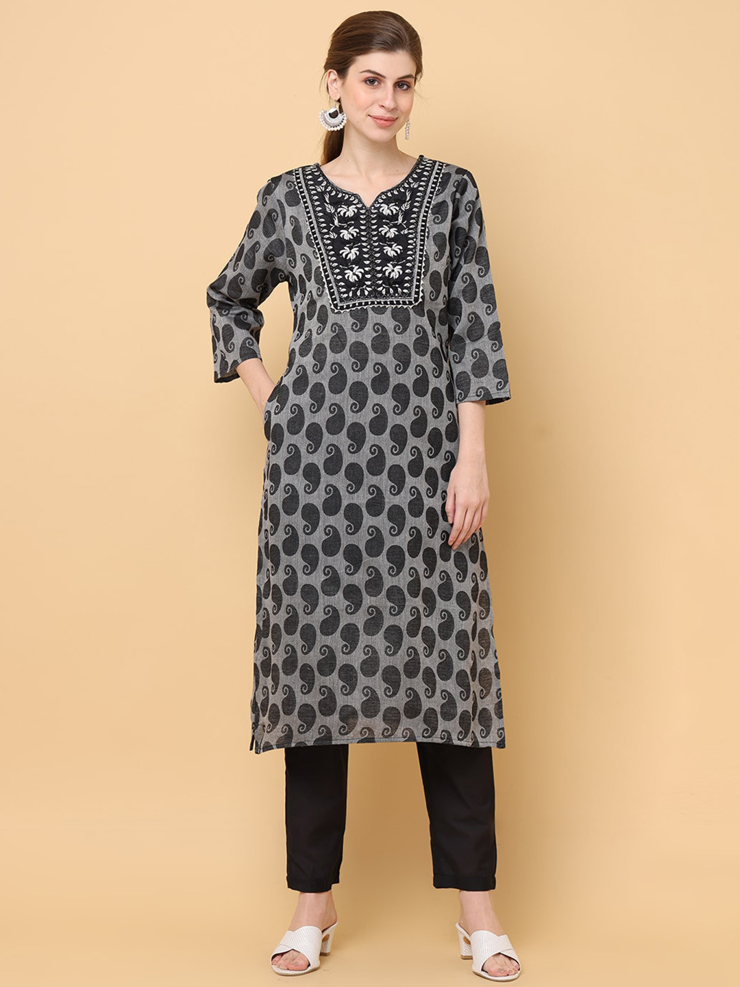 

aayusika Ethnic Motifs Printed Cotton Straight Thread Work Kurta, Black