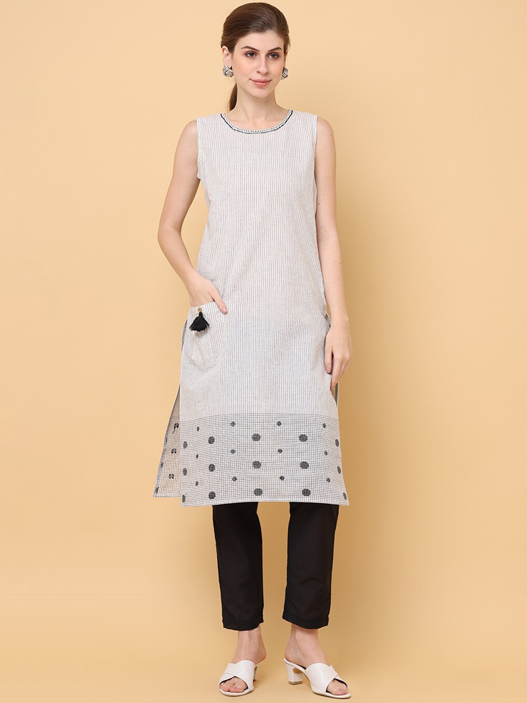 

aayusika Geometric Embroidered Thread Work Cotton Kurta, Cream