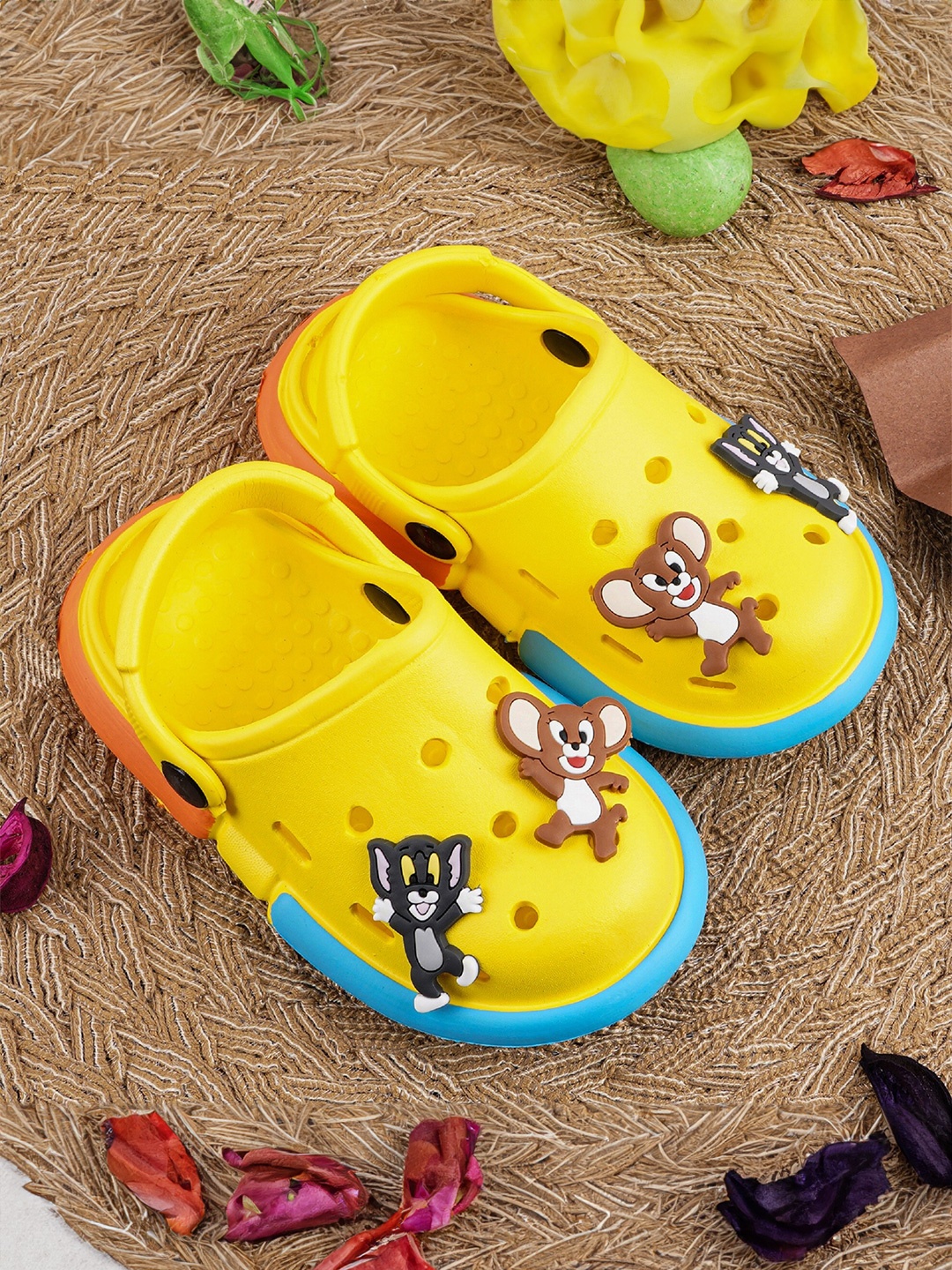 

BAESD Kids Tom & Jerry Printed Croslite Clogs, Yellow