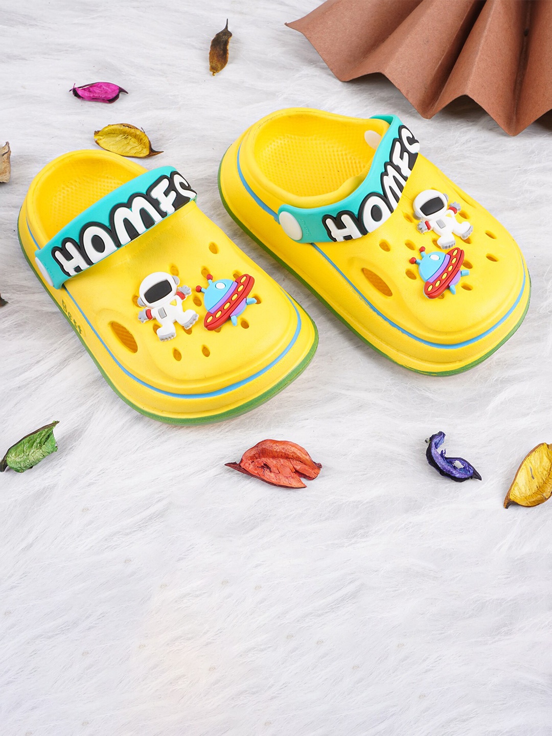 

BAESD Kids Printed Croslite Clogs, Yellow